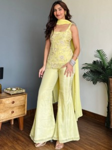<b>Women</b> Yellow Faux Georgette Traditional <b>Kurta</b> Pant Dupatta Set Loose Fit Ankle-Length Casual Wear India Pakistan Style Outfit - Product Image 4