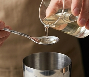 Cuillère à cocktail en acier inoxydable de qualité supérieure, agitateur de bar au design minimaliste, outil de mélange durable pour la préparation de cocktails - Product Image 2