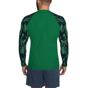 Haut de compression à manches longues pour homme, motif camouflage vert forêt, idéal pour l'entraînement sportif et la performance en salle de sport - Product Image 6