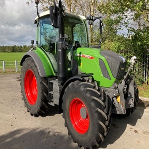 Tracteur agricole Fendt VARIO 4RM 100 CV durable avec moteur automatique, pompe, boîte de vitesses, transmission par engrenages, roulement et technologie de pointe pour la ferme - Product Image 4