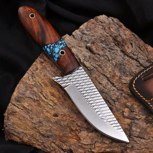 Cuchillo de caza y desollado estilo vaquero hecho a mano, hoja fija de 8 pulgadas para camping, con mango de palisandro y turquesa. - Product Image 4