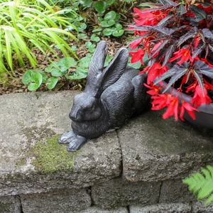 Sculpture de lapin noir faite à la main, décoration de table contemporaine, figurine artistique pour salon - Product Image 6