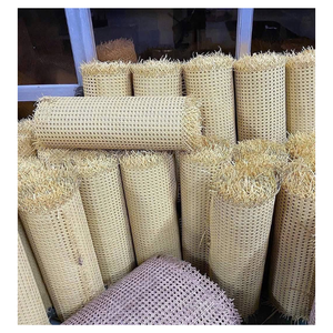 Rouleau de tressage plat en rotin naturel fait main à motifs pour meubles, décoration intérieure et projets de bricolage - Product Image 1