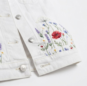 Chaqueta vaquera blanca para mujer con bordado de rosas, de algodón lavado, estilo casual urbano, venta al por mayor, logotipo personalizado, OEM, ODM - Product Image 4