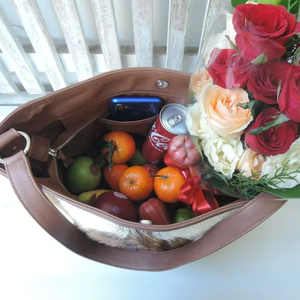 กระเป๋าโท้ทหนังแท้แบรนด์หรูสำหรับผู้หญิง คุณสมบัติป้องกันการโจรกรรม เหมาะสำหรับใช้ในช่วงฤดูร้อนและชายหาด พร้อมกระเป๋าใบเล็กเย็บลายวี ผลิตจากโรงงานโดยตรง - Product Image 4