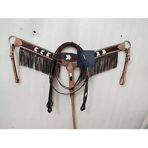 Ensemble de têtière et de collier de poitrail pour cheval en cuir marron Western avec longue frange et incrustation d'flèche blanche, équipement d'équitation - Product Image 1