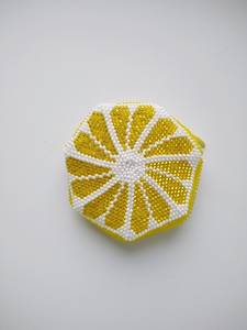 Porte-monnaie en perles citron : Sac en perles de rocaille au crochet fait main, fruit jaune - Product Image 2