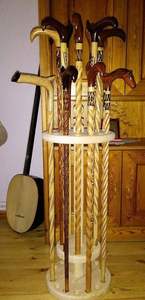 ไม้เท้าเดินทำจากไม้ที่ผสมผสานความสะดวกสบาย ความปลอดภัย และสไตล์ เหมาะสำหรับการเดินทั้งในร่มและกลางแจ้ง - Product Image 5