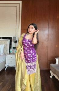 Ensemble Kurta Palazzo en Jacquard Royal avec Dupatta, Ensemble de 3 Pièces Brodé en Jacquard Élégant, Fil de Luxe - Product Image 4