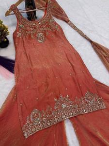 Conjunto Indio-Pakistaní con Bordado Naranja, Vestido Anarkali sin Mangas, Tela Tipo Seda, Dupatta, para Bodas y Festivales - Product Image 6