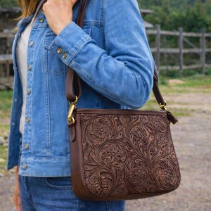 Sac à bandoulière en cuir véritable pour femmes, sac à main artisanal à fleurs en relief, sac bandoulière avec sangle réglable - Product Image 2
