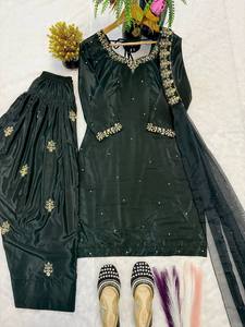 Ensemble Kurti Palazzo vert foncé élégant avec dupatta pour femme – Tenue de soirée ethnique de créateur avec détails en sequins et broderies - Product Image 1