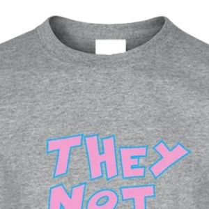 เสื้อยืดแขนสั้นเด็ก Heather Grey ลายกราฟิก สีชมพู สีฟ้า พิมพ์ลายตัวอักษร "They Not Like Us" คอกลม สวมใส่สบายทุกวัน แฟชั่นเด็ก - Product Image 2