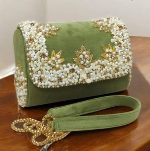 กระเป๋าคลัทช์งานปักคริสตัลเพชรประดับมุกสำหรับงานเลี้ยงงานแต่งงาน ทำมืออย่างประณีต - Product Image 6