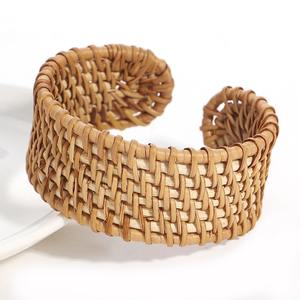 Bracelet en rotin tressé de fournisseur fiable, bracelets pour femmes, bracelets luxueux à enfiler - Product Image 2