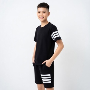 Ensemble T-shirt et short personnalisé en sérigraphie tendance, 100 % coton, matière premium, pour tenue décontractée ou sportive - Product Image 5