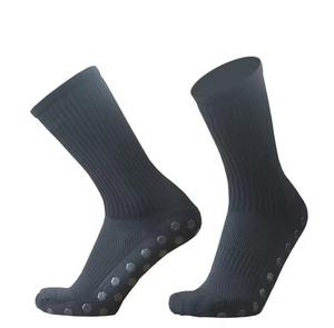 Chaussettes de sport pour hommes en polyamide respirant, antidérapantes, avec logo sur le bord, tricotées, longueur mi-mollet, pour l'été - Product Image 2