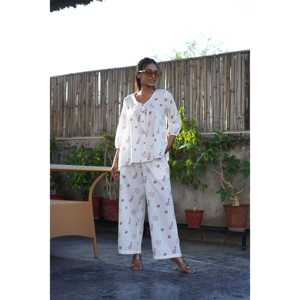 Conjunto coordinado Crimson Sea Treasures: bikinis y ropa de playa elegantes - Product Image 4