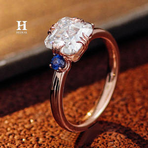 แหวนหมั้นเพชรทรงแอสเชอร์คัท 14K ทองคำขาวสั่งทำพิเศษ ประดับเพชรสเต็ปคัทและพลอยไพลินสีน้ำเงินด้านข้าง - Product Image 3