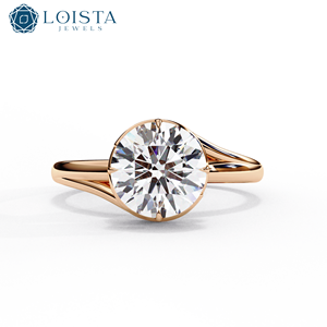 Bague de fiançailles solitaire classique LOISTA pour femme en or rose avec diamant rond taille brillant - Product Image 1
