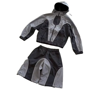Sweat à capuche unisexe avec short assorti, tenue confortable en deux pièces pour les activités quotidiennes, style décontracté et tendance - Product Image 1