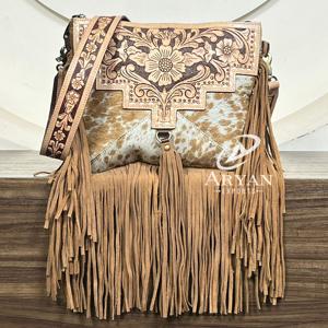 Bolso Bandolera de Cuero Vacuno Hecho a Mano con Flecos, Estilo Western con Diseño Floral, Bolso de Hombro Boho Vaquero, Perfecto para Mujer - Product Image 1