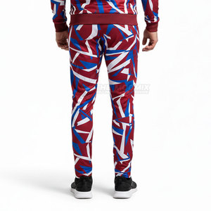 Ropa deportiva de calidad profesional diseñada a medida para uso atlético en temporada, que refleja el orgullo y la disciplina del equipo. - Product Image 4