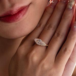 Bague de Fiançailles en Or 14K avec Diamant de Laboratoire Marquise de 2,5 carats, Sertissage Compas, 6 Griffes Est-Ouest, Certifié IGI - Vente en Gros - Product Image 5