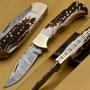 Cuchillo Plegable Utilitario de Acero de Damasco Hecho a Mano OEM con Mango de Asta Natural, Refuerzos de Acero y Diseño Compacto para Bolsillo - Product Image 1