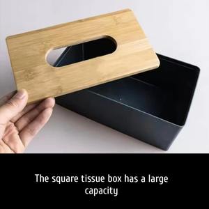 Porta pañuelos rectangular con base de plástico negro y tapa de madera clara, accesorio elegante y funcional para comedor al aire libre y uso en patio. - Product Image 6