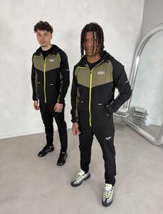 Ensemble de survêtement technique en molleton pour homme avec logo personnalisé, veste coupe-vent à capuche et pantalon de jogging réfléchissant - Product Image 4