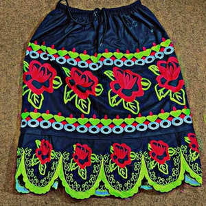 Nuevas faldas estampadas para mujer con bordados, faldas de algodón estampadas de alta calidad para ropa de isla, faldas de isla personalizadas OEM y ODM - Product Image 4