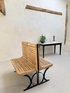 Banc d'entrée vintage style métro parisien, en bois à lattes et base en fonte, pour salle de cinéma, salle d'attente, entrée, salon, mobilier de maison - Product Image 1