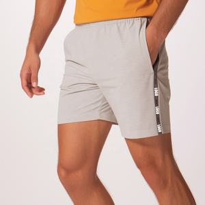 Nuevos pantalones cortos ligeros de gimnasio para hombre, pantalones cortos de secado rápido para correr 2 en 1 con logotipo personalizado, tela tejida, estilo transpirable e informal - Product Image 3
