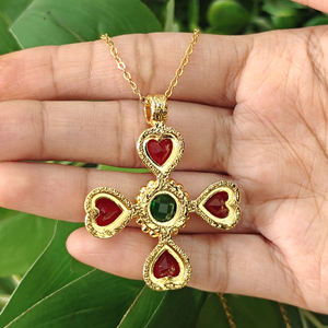 Collier Croix Crucifix Plaqué Or 18 carats avec Pendentif Croix Designer en Quartz Grenat et Quartz Émeraude, Chaîne Câble, Meilleure Vente - Product Image 6