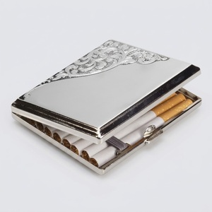 Étui à cigarettes de luxe en métal finition dorée et cuir véritable noir, porte-cigarettes fin et résistant aux chocs, accessoire pour fumeurs - Product Image 2