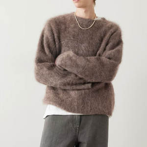 Pull en mohair brossé doux au design luxueux, coupe classique, style créateur, idéal pour l'hiver, en vente - Product Image 5