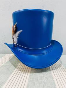Sombrero de copa de cuero azul con plumas para adultos, disfraz de fiesta unisex - Product Image 3