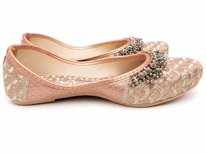 Tendance mode féminine, chaussures ethniques brodées à bout fermé, légères et de haute qualité, Mojari pour l'été - Product Image 2
