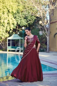 ชุดกระโปรงงานเฉลิมฉลอง Heirloom Rangoli Crush พร้อมผ้าคาดเอวปักเลื่อมระยิบระยับ ผ้าคลุมเจ้าสาวแบบพลิ้วไหว ผ้าสำหรับเสื้อสั่งตัดพิเศษ - Product Image 4
