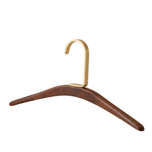 Cintres en teck massif de qualité supérieure, design danois moderne, robustes, avec crochet pour manteaux et costumes, hôtel et maison - Product Image 3