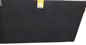 Pierre de comptoir de cuisine et d'hôtel de haute résistance, grande dalle polie noire, effet antique, dorée et scintillante, de la marque Vinayak Exports - Product Image 3