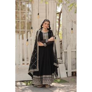 Vestido de noche bordado con lentejuelas ricas, ropa de fiesta con diseño elegante trabajado - Product Image 2