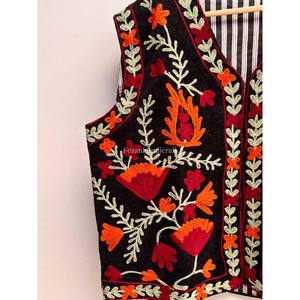 Chaleco de terciopelo indio Suzani, chaleco bordado a mano, chaleco unisex de invierno, chaleco bohemio hippie. - Product Image 3