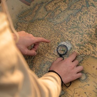 Boussole d'extérieur avec échelle cartographique et cadran lumineux, règle directionnelle multifonctionnelle (cm/pouces), équipement de survie pour le camping