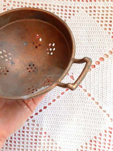 ตะแกรงทองแดงโบราณโลหะ,กระชอนทองแดงแบบดั้งเดิมกระชอนและที่กรองพร้อมขา3ข้างขนาดเล็กตั้งบนเคาน์เตอร์ชามเก็บเบอร์รี่ - Product Image 6