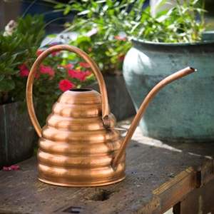 Arrosoir rose élégant avec long bec verseur et poignée, design métallique durable pour l'entretien des plantes d'intérieur et d'extérieur, outil de jardin élégant - Product Image 3