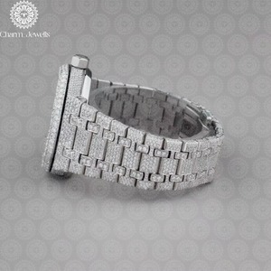 Montre de luxe en moissanite diamantée la plus vendue avec mouvement à quartz de précision, montre-bracelet tendance en acier inoxydable disponible à la vente - Product Image 3