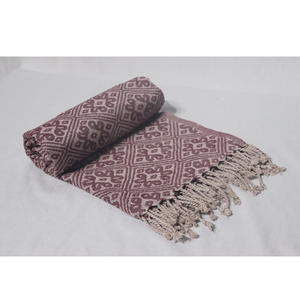 Elegante Bufanda de Jacquard de Algodón de Longitud Media para Mujer, Diseño Floral de Alta Calidad, Duradera, Secado Rápido, Izzu International - Product Image 4