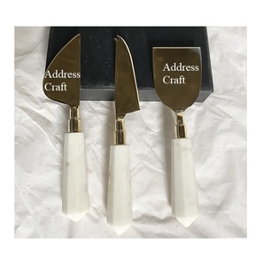 Juego de 3 utensilios de queso de acero inoxidable ecológico y duradero con mango de mármol, herramientas para cortar queso, espátulas con forma de corazón y acabado dorado - Product Image 3